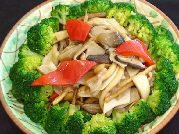 Stir fried wild mushroom w/broccolli 西兰花烩野山菌